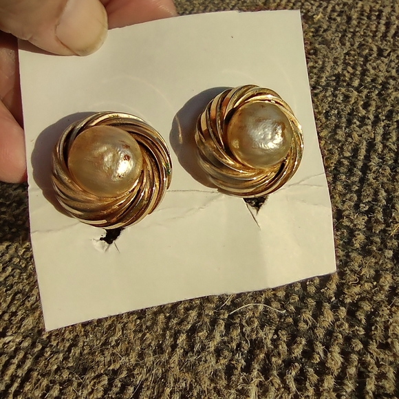 Marvilla clip on earrings vintage - Picture 5 of 9